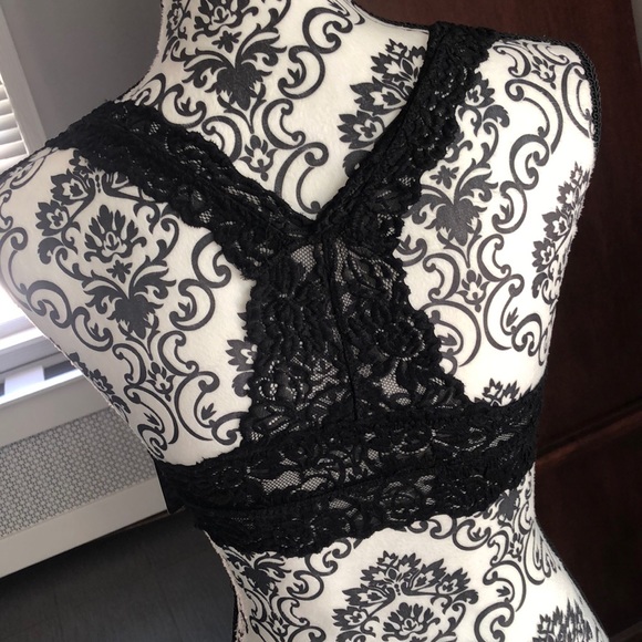 2/10$ Black Bralette - Picture 3 of 4